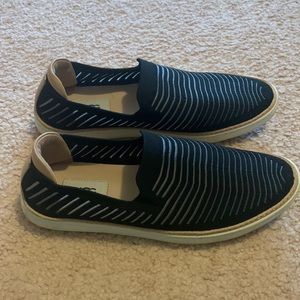 UGG Sammy Breeze Black Striped Fabric Slip-On Casual Sneakers Size 8.5
